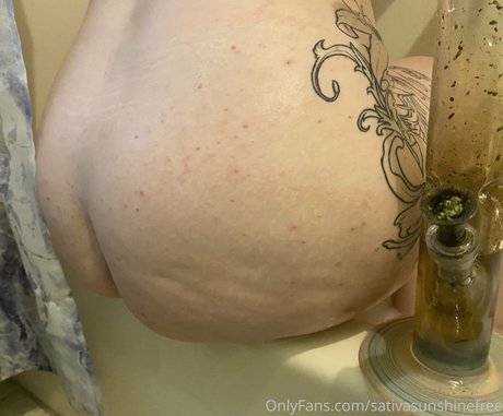 sativasunshinefree naked model pictures