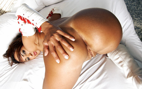 Bella Baracho model nude pic