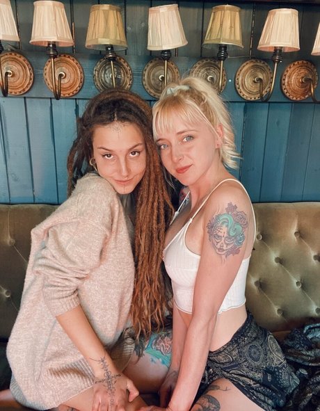 sallyskinkyside hot model photo