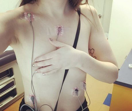 Viola Volta star art pics