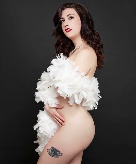 Viola Volta naked model galleries