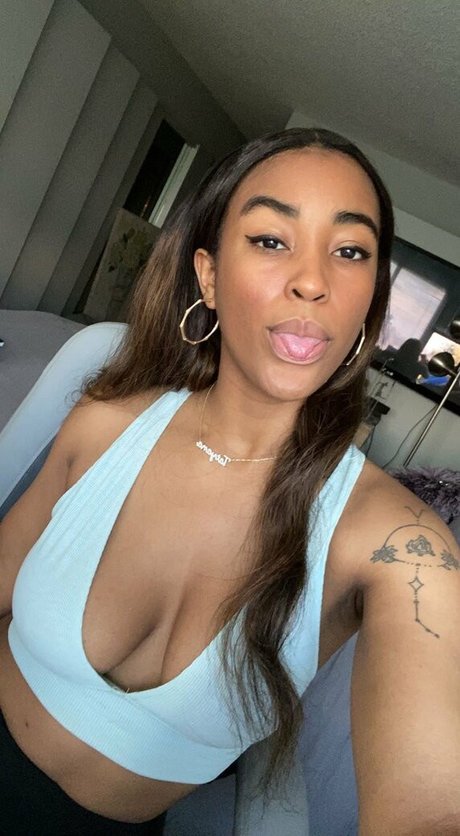 TatyMx top model image