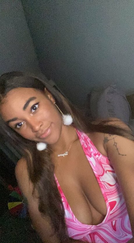 TatyMx naked model pictures