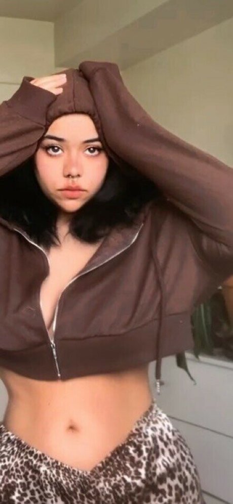 Saddestdoll xxx model pic