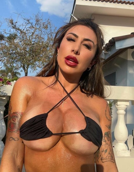 Jaque Khury beautiful star photo