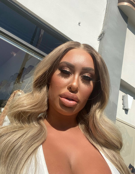 mssnewbooty model pic