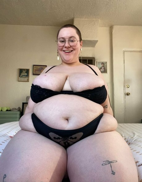 chubbyfrogprincess pretty pornstar image