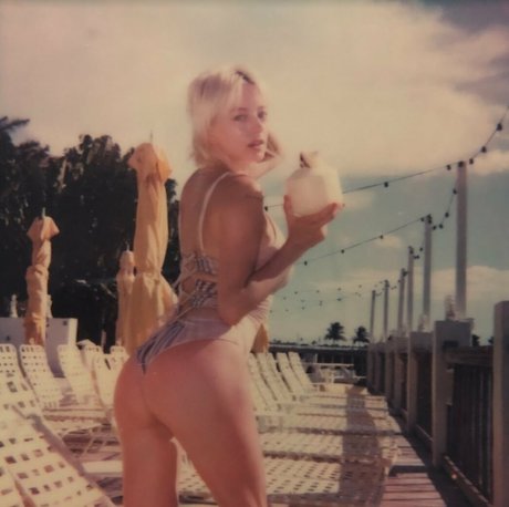 carolinevreeland hd pornstar photos