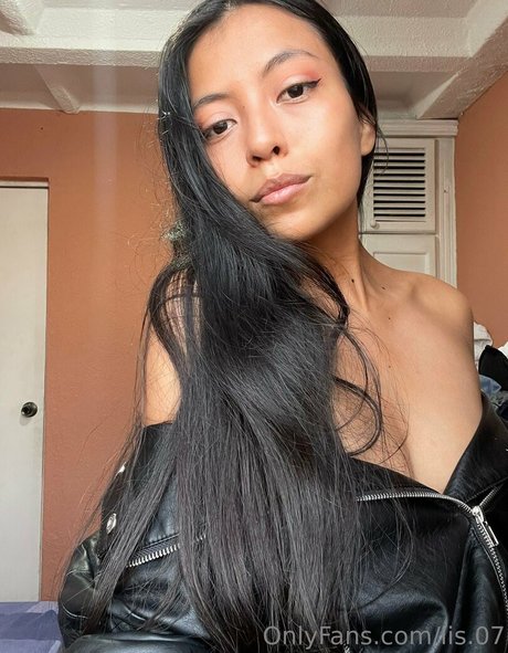 lis 07 pornstar nude photos