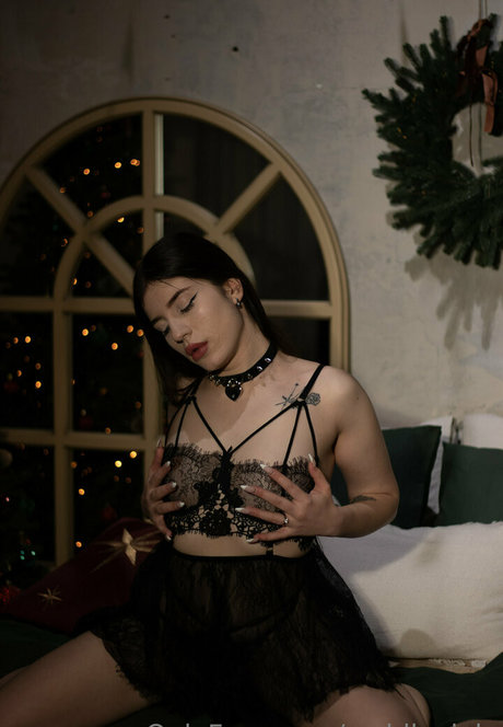 saddleviola nude model galleries