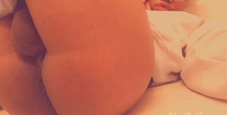 Cloudy Vi art model photos