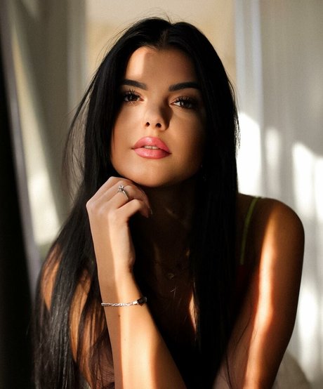 Lara Benjamina Winter star xxx photo