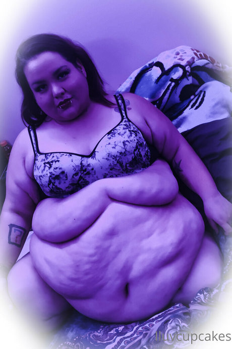 iluvcupcakes hot actress pics