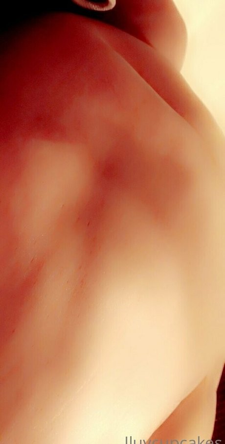 iluvcupcakes xxx model image