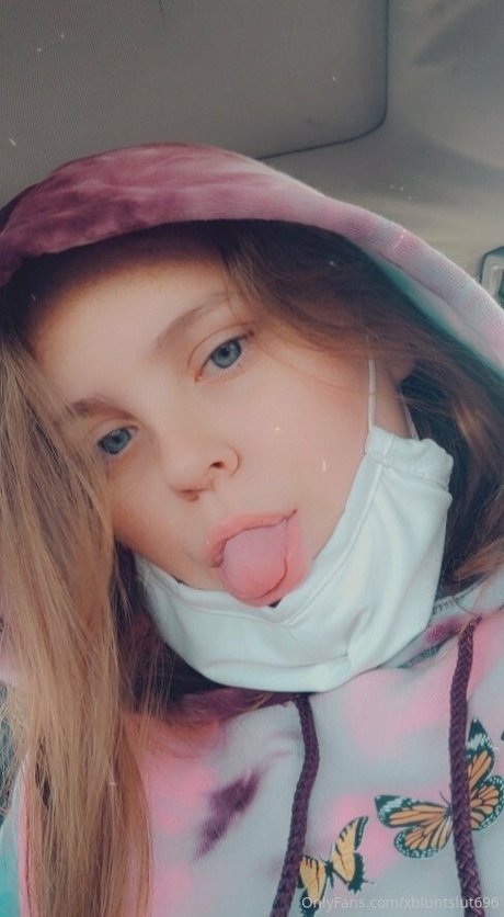 xbluntslut696 model naked pictures