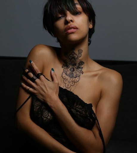 Julya Antoinette top star pic