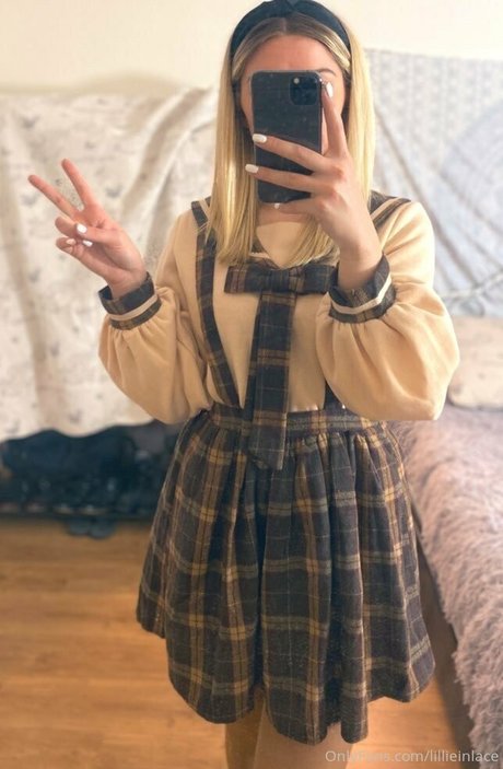 lillieinlace porn model image