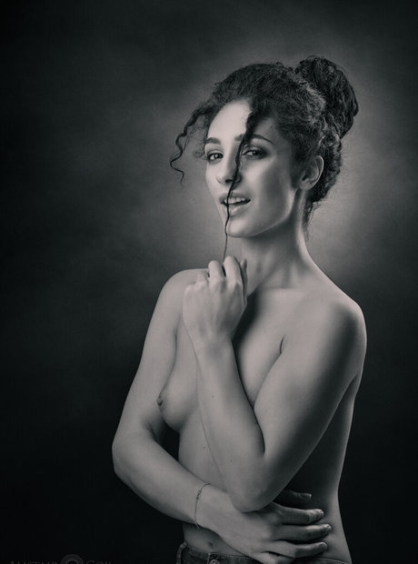 Mischkah Scott star hot images