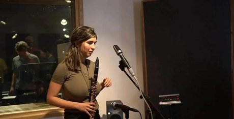 Hillai G top model images