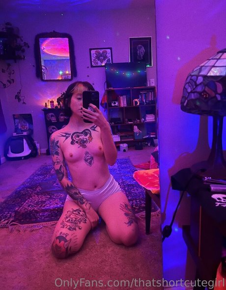thatshortcutegirl naked pornstar img