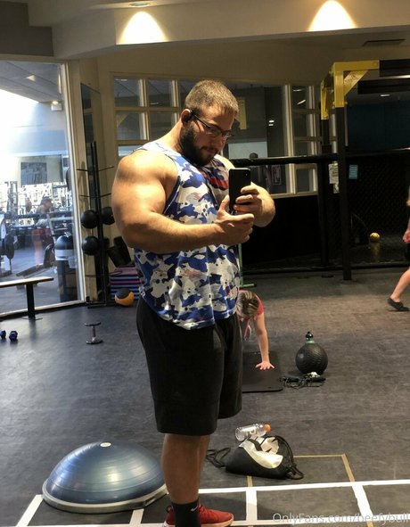 beefybull hot model images