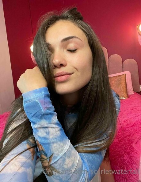 scarletwaterfall Profile pic