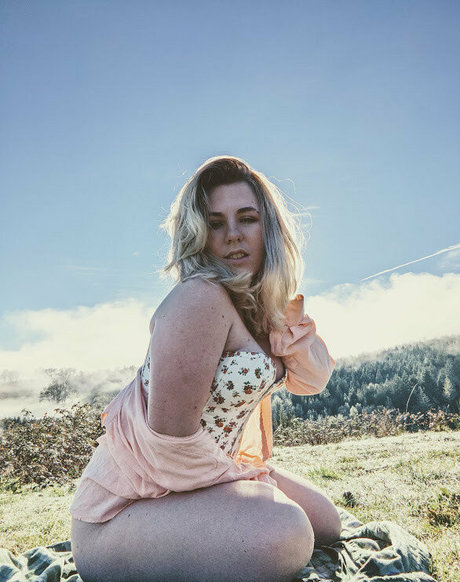 dancingkitten nice model photo