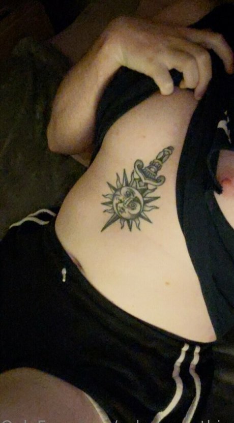 ashmeanything3 model nude pic