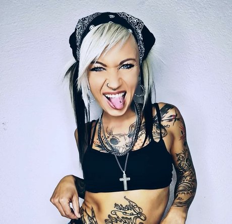 Annakatharinaalt model naked pic