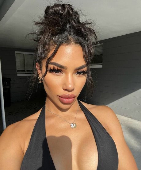 Keahla White art model photo