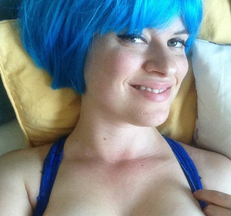 Allie Goertz sexy actress gallery