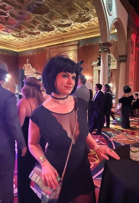 Allie Goertz star free photo