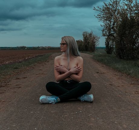 sari safari32 pornstar picture