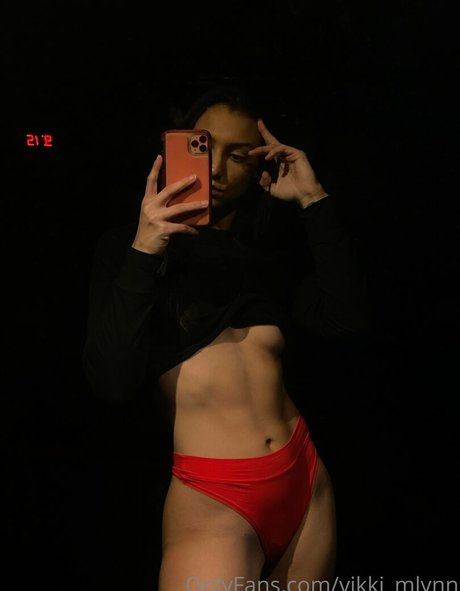 Vikki Mlynn star beautiful photos