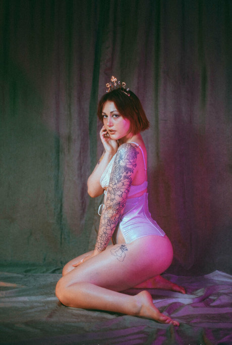 aziebugx xxx pornstar image