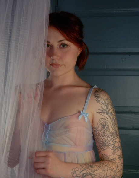 aziebugx star nude images