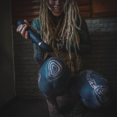 psychedelic mess sexy model img