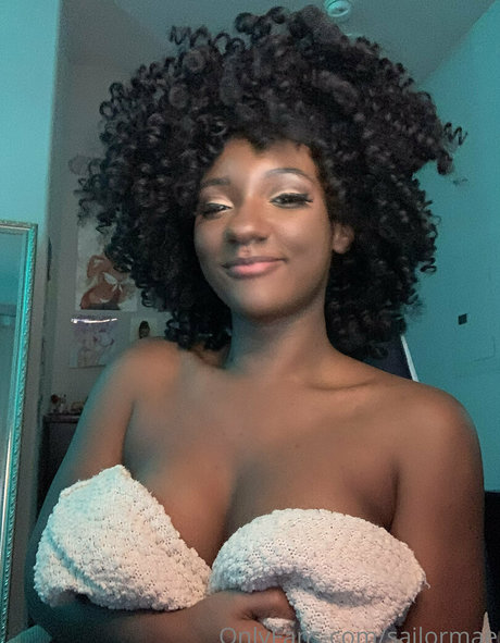 sailormae erotic model img