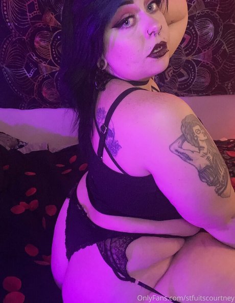 stfuitscourtney model picture