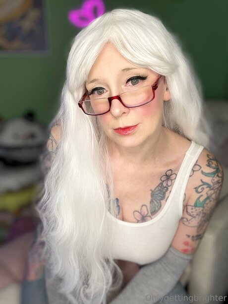 Onlygettingbrighter model erotic pic