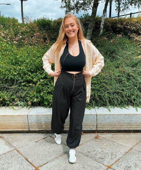 Lotten Sheppard sexy star image