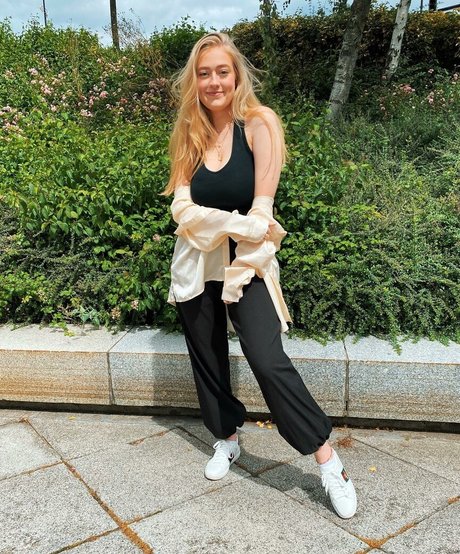 Lotten Sheppard model naked image