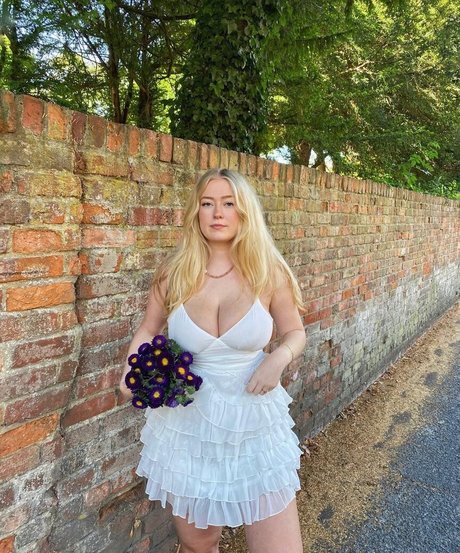 Lotten Sheppard nude star archive