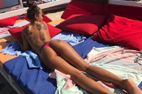 OneMoreTime model pornographic galleries