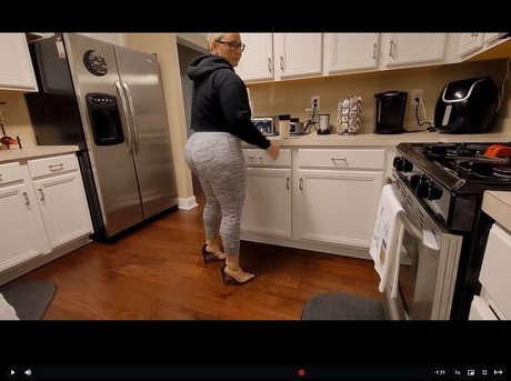 All Things Ely pornstar sexy img