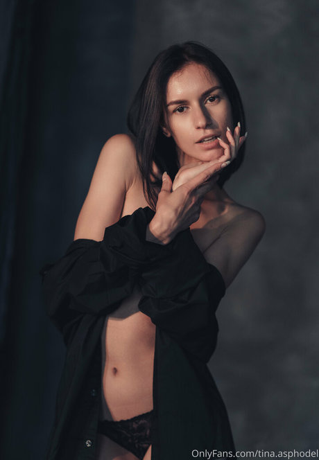 tanned onlyfans erotic img