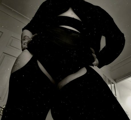 saintdomina model xxx photos