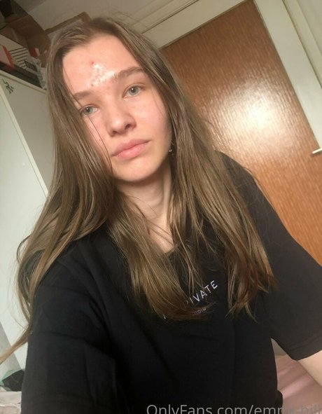 emmi hill model pretty picture