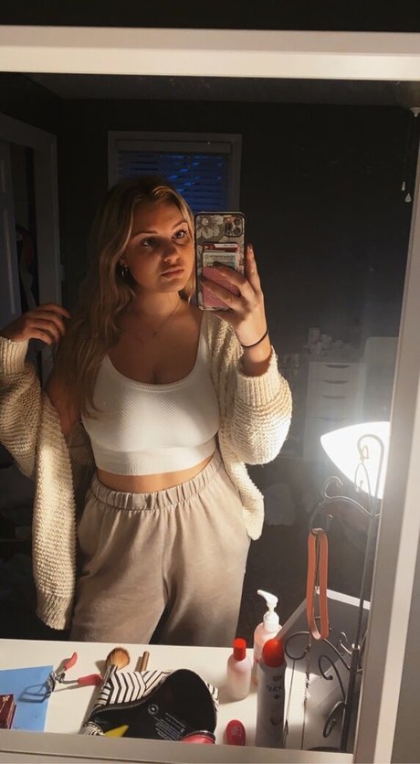 Leah Booth hot pornstar gallery