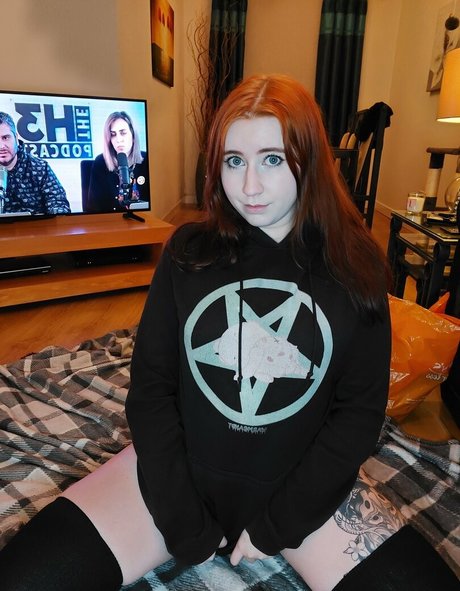 gloryhole girls onlyfans erotic picture